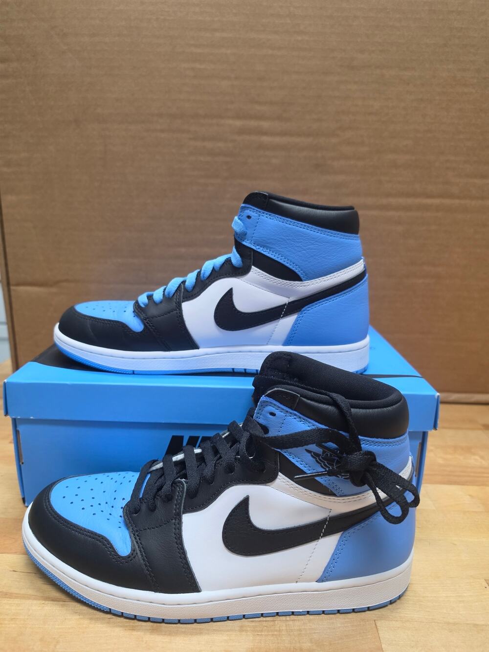Jordan 1 Retro High OG UNC Toe men size 9.5
